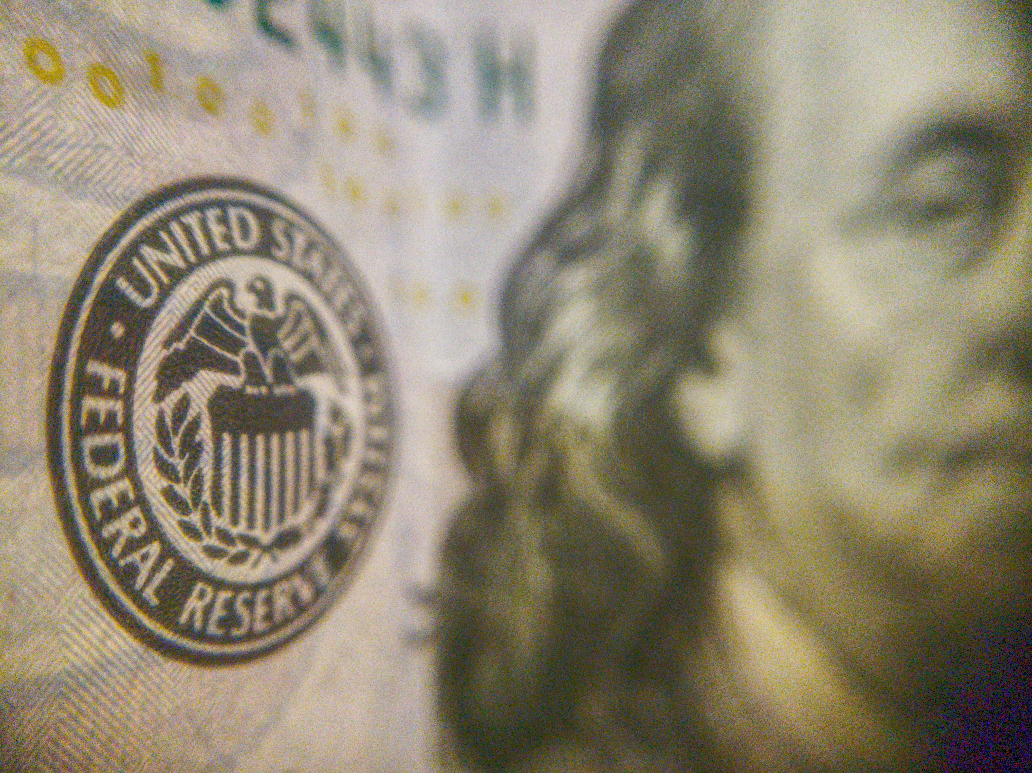 fed-previsto-continuar-em-modo-pausa-após-150-dias-de-trump