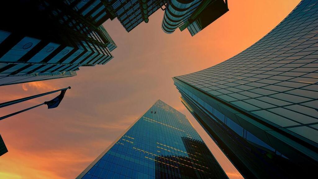 mês-mais-forte-para-bolsas-europeias-desde-maio-após-recompras-recorde