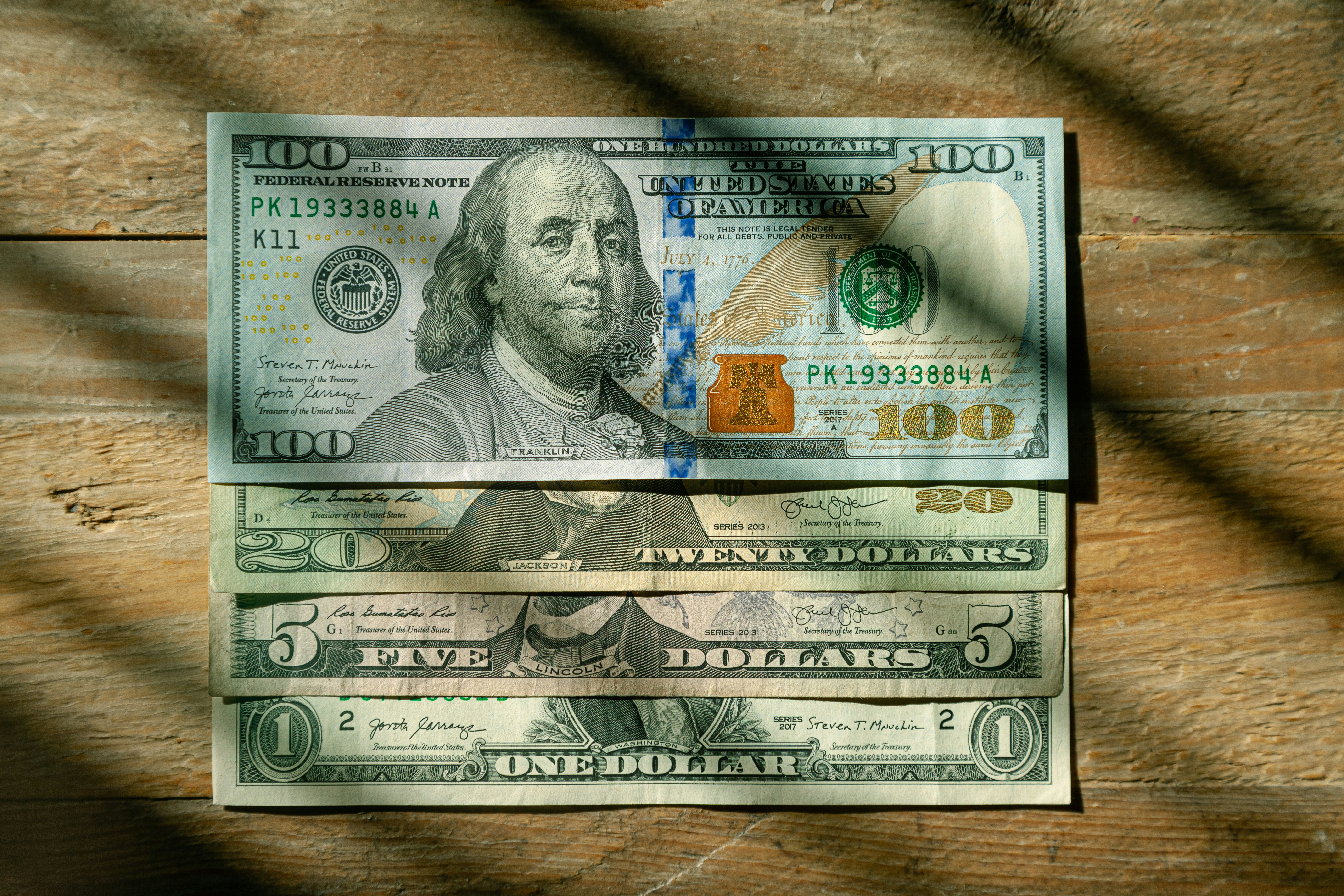 rei-dólar-corre-o-risco-de-perder-a-coroa-para-o-euro